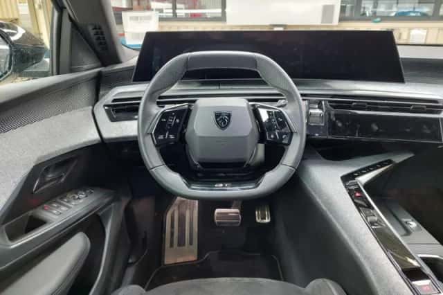 Peugeot e-3008 (2025) thumbnail 7
