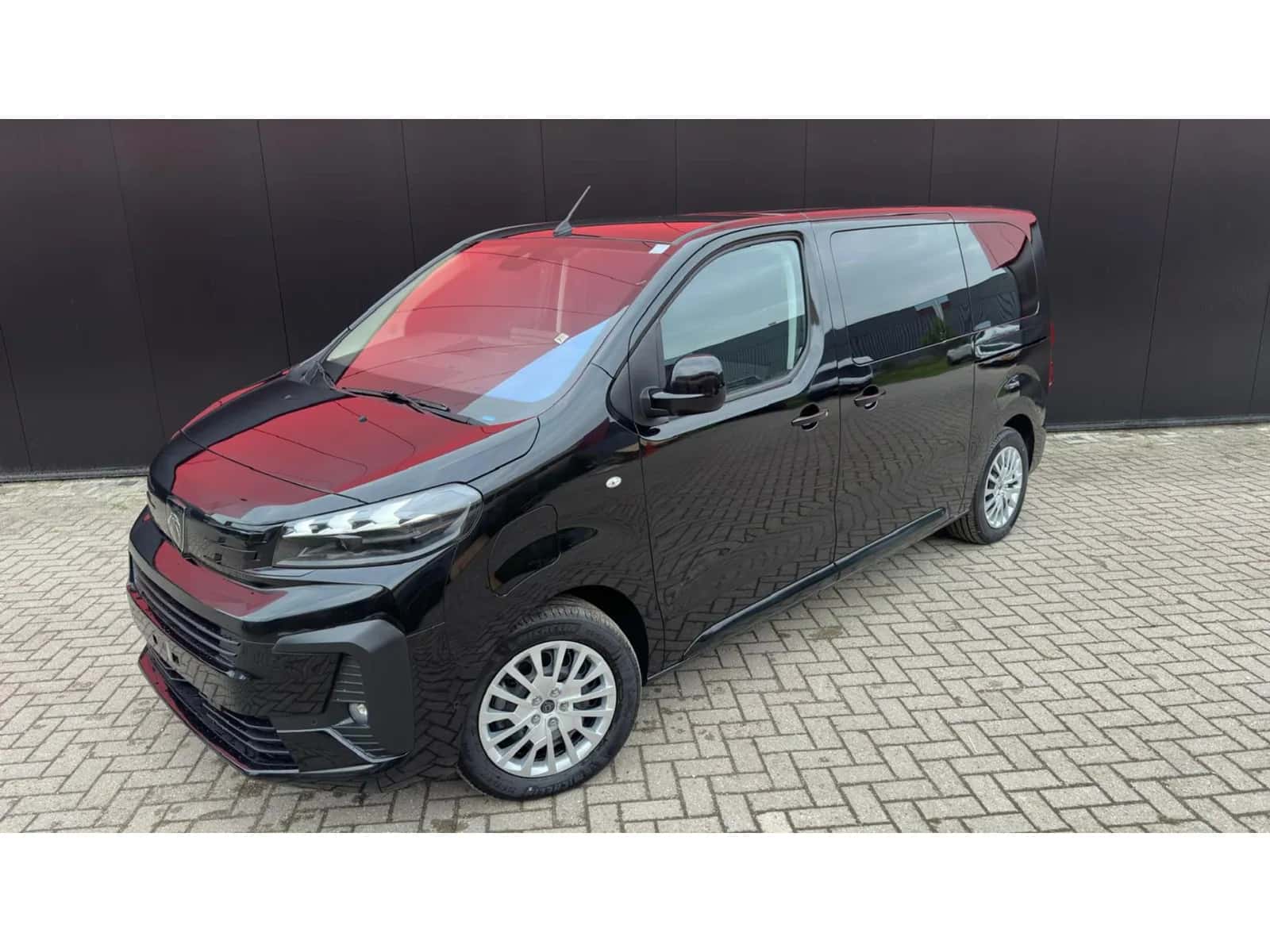 Peugeot E-Traveller (2024) — foto 1