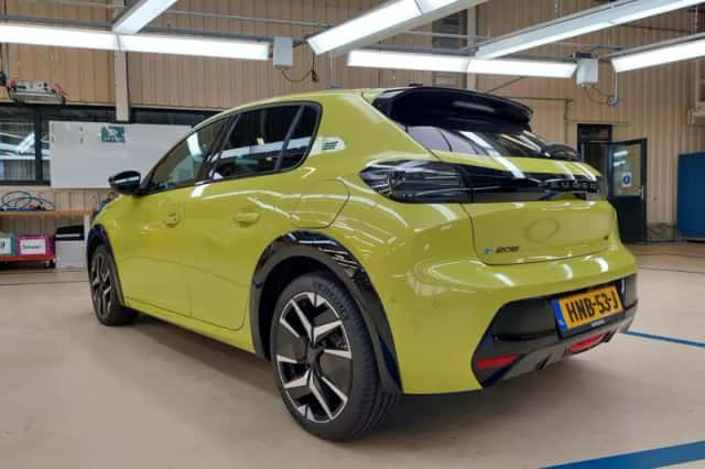 Peugeot e-208 (2025) thumbnail 2