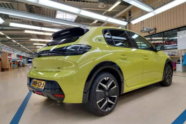 Peugeot e-208 (2025) thumbnail 4