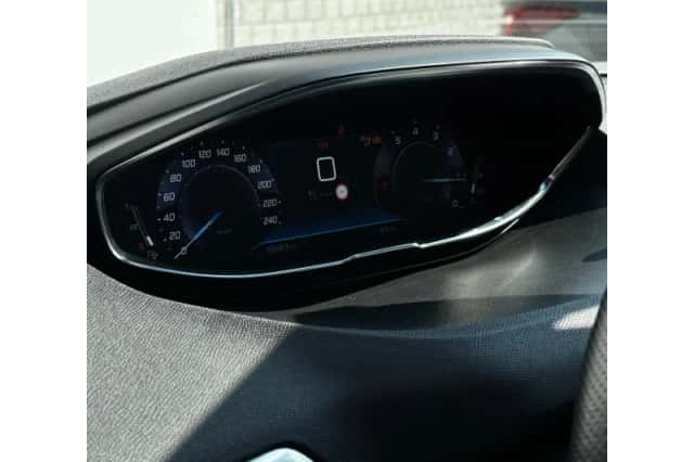 Peugeot 3008 (2020) thumbnail 15