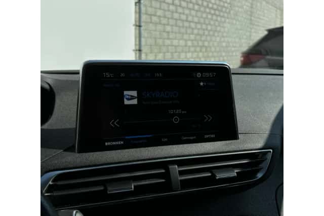 Peugeot 3008 (2020) thumbnail 20