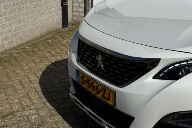 Peugeot 3008 (2020) thumbnail 3