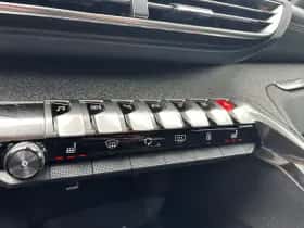 Peugeot 3008 (2020) thumbnail 25