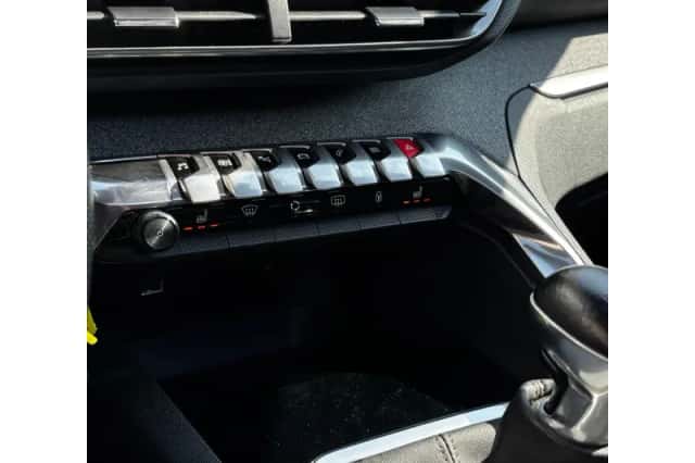 Peugeot 3008 (2020) thumbnail 28