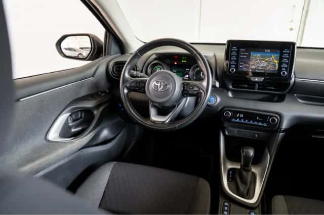 Toyota Yaris (2020) thumbnail 3
