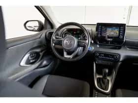 Toyota Yaris (2020) thumbnail 3