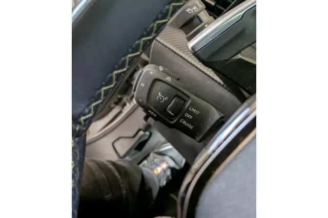 Peugeot 2008 (2022) thumbnail 8