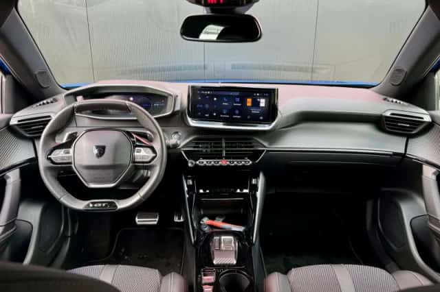 Peugeot 2008 (2024) thumbnail 2