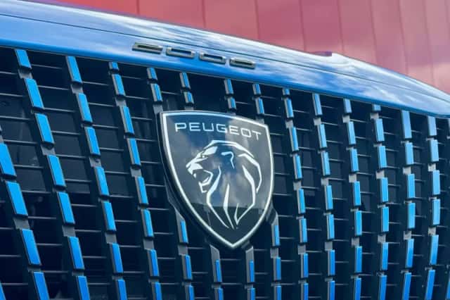 Peugeot 2008 (2024) thumbnail 4