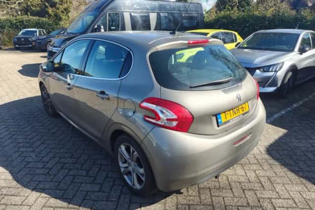 Peugeot 208 (2014) thumbnail 2