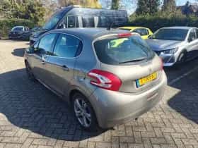 Peugeot 208 (2014) thumbnail 2