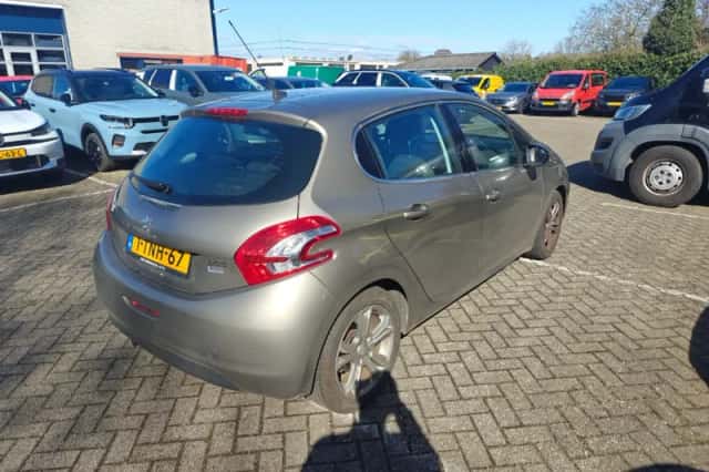 Peugeot 208 (2014) thumbnail 3