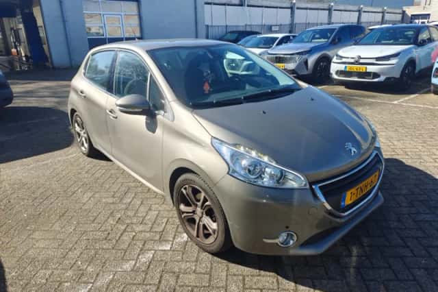 Peugeot 208 (2014) thumbnail 4