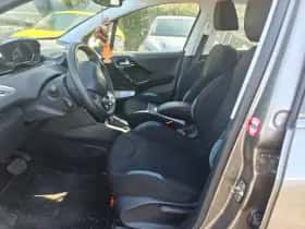 Peugeot 208 (2014) thumbnail 5