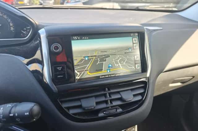 Peugeot 208 (2014) thumbnail 7