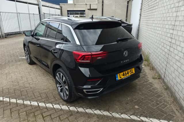 Volkswagen T-Roc (2021) thumbnail 3