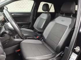 Volkswagen T-Roc (2021) thumbnail 5