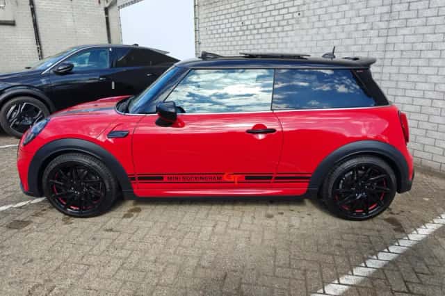 MINI Mini (2022) thumbnail 2