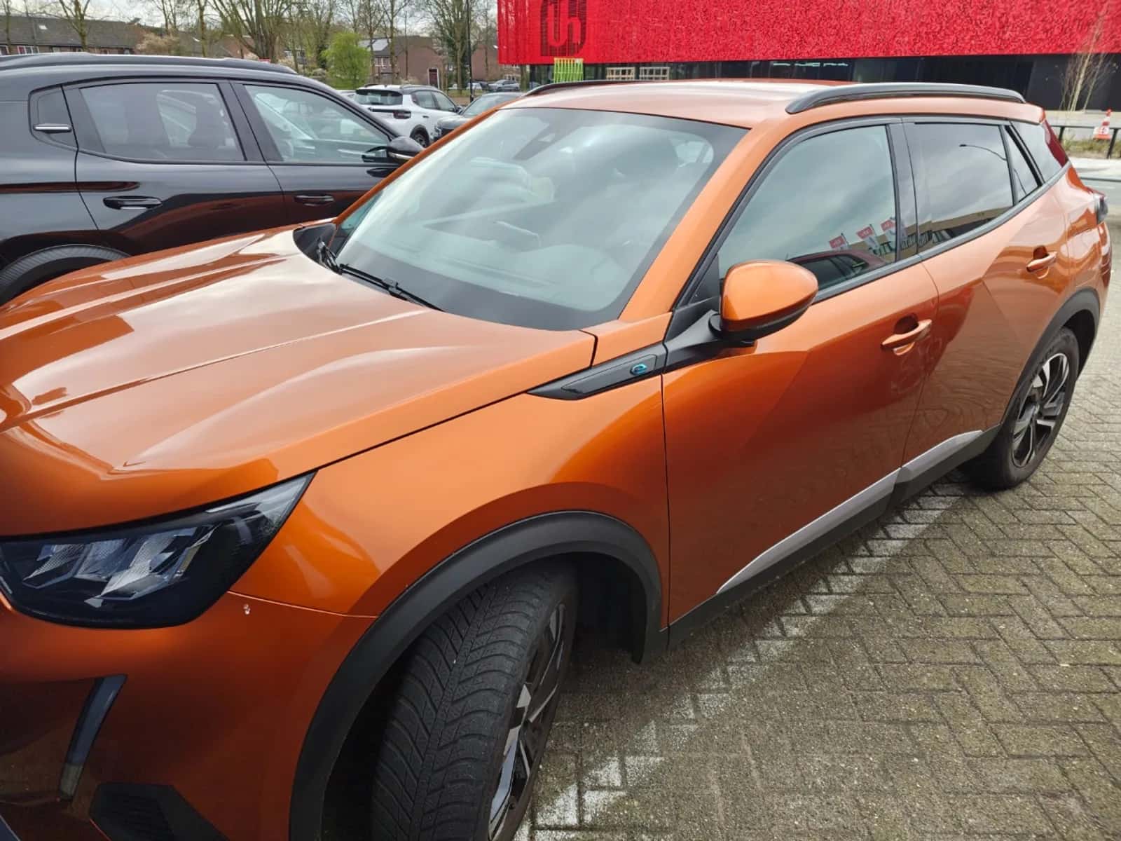 Peugeot e-2008 (2021) — foto 1