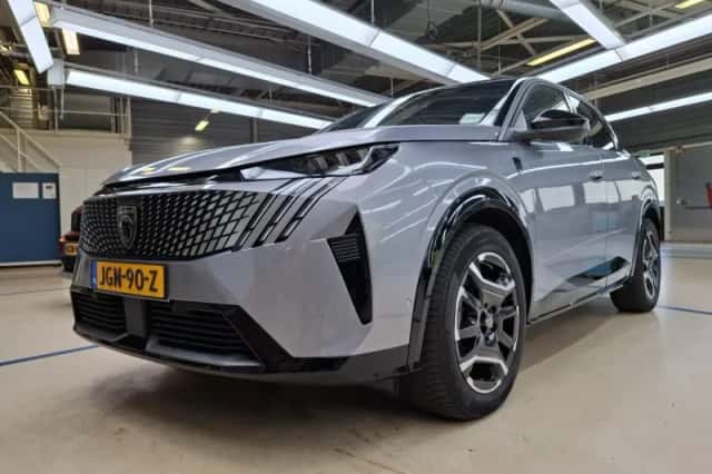 Peugeot e-3008 (2025) thumbnail 1