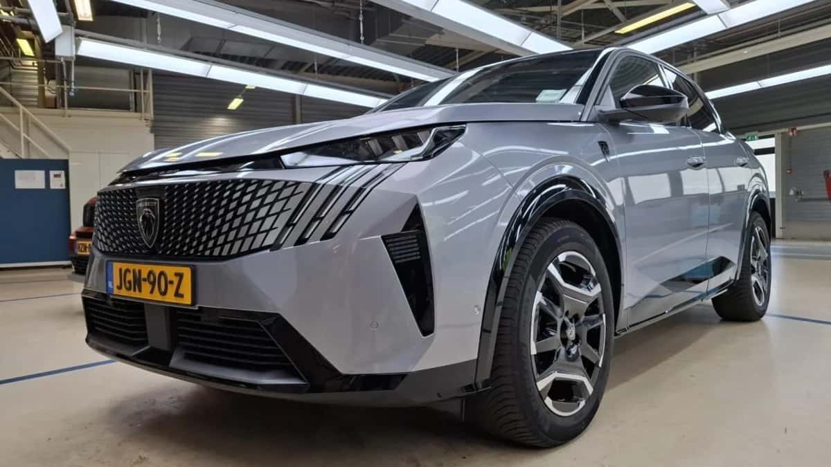 Peugeot e-3008 (2025) — foto 1