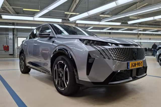 Peugeot e-3008 (2025) thumbnail 2