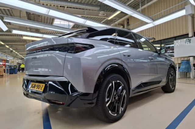 Peugeot e-3008 (2025) thumbnail 3