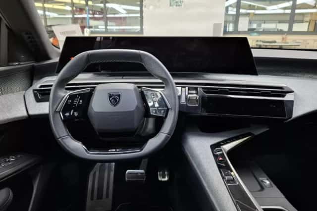 Peugeot e-3008 (2025) thumbnail 7