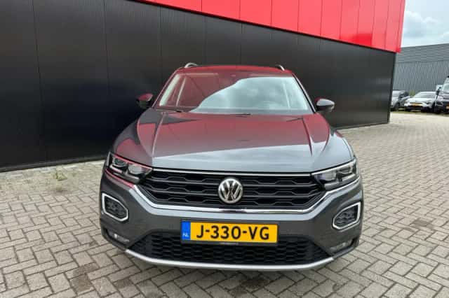Volkswagen T-Roc (2020) thumbnail 2