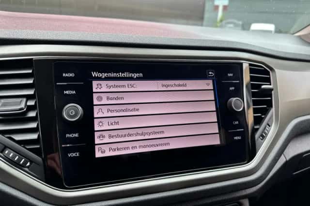 Volkswagen T-Roc (2020) thumbnail 27