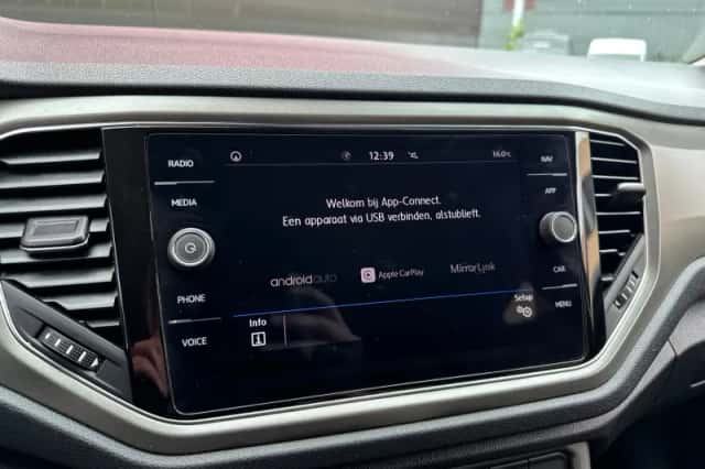 Volkswagen T-Roc (2020) thumbnail 28