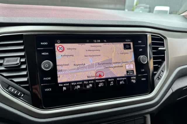 Volkswagen T-Roc (2020) thumbnail 29