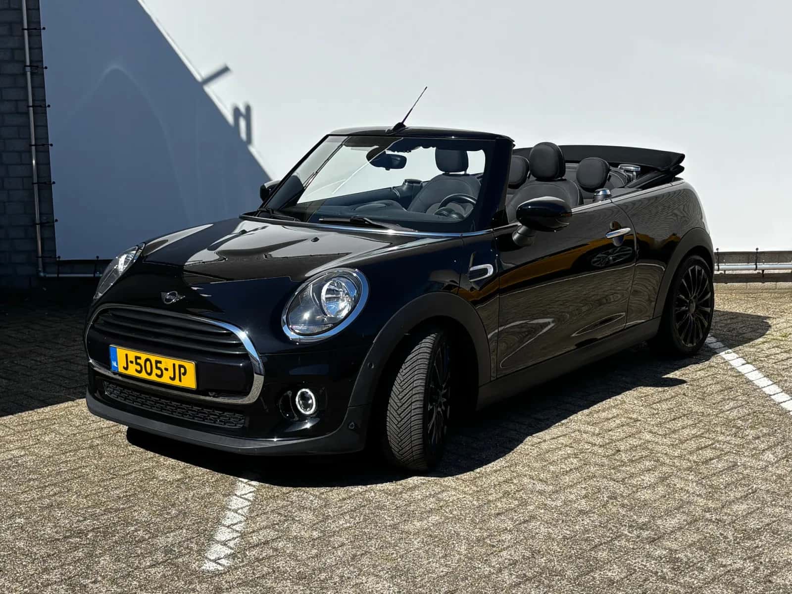 MINI Cabrio (2019) — foto 1