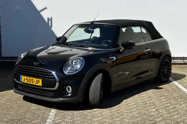 MINI Cabrio (2019) thumbnail 2