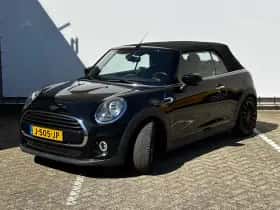 MINI Cabrio (2019) thumbnail 2