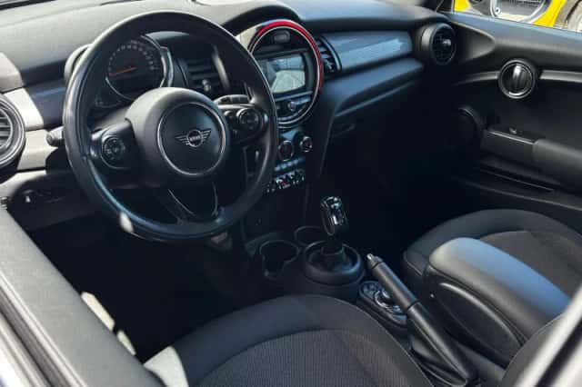 MINI Cabrio (2019) thumbnail 12