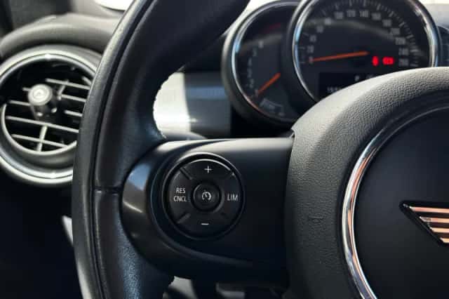 MINI Cabrio (2019) thumbnail 15