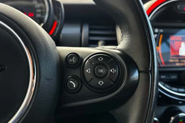 MINI Cabrio (2019) thumbnail 16