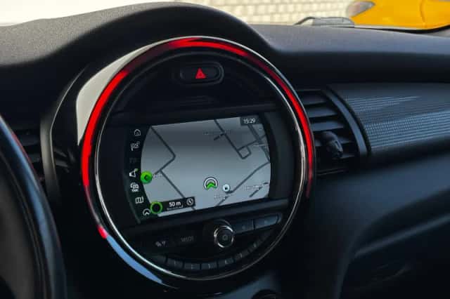 MINI Cabrio (2019) thumbnail 19