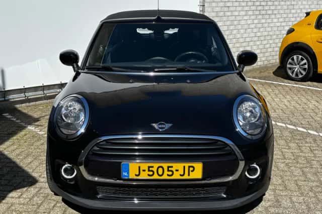 MINI Cabrio (2019) thumbnail 3
