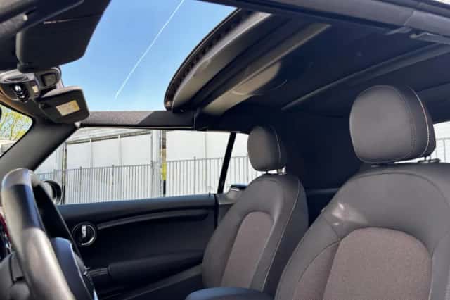 MINI Cabrio (2019) thumbnail 25