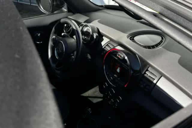 MINI Cabrio (2019) thumbnail 26