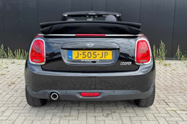 MINI Cabrio (2019) thumbnail 4
