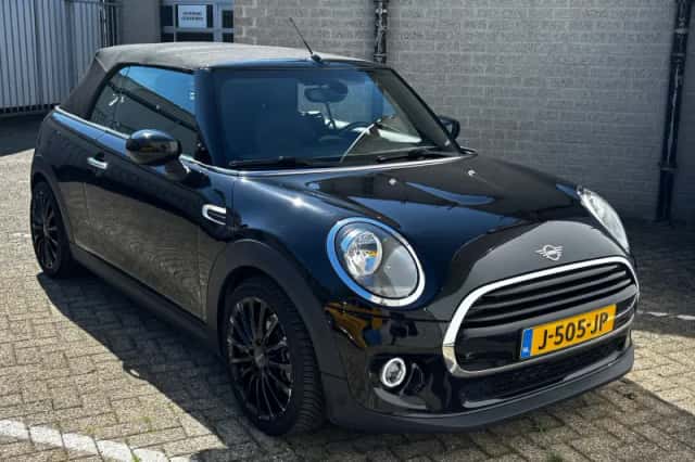 MINI Cabrio (2019) thumbnail 7