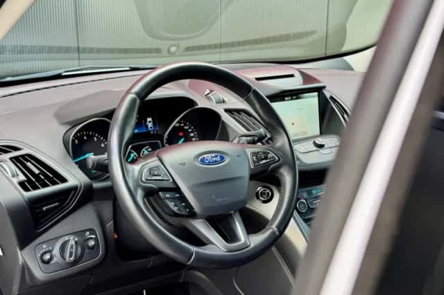 Ford Kuga (2019) thumbnail 2