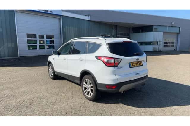 Ford Kuga (2019) thumbnail 2