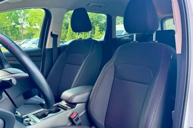 Ford Kuga (2019) thumbnail 3