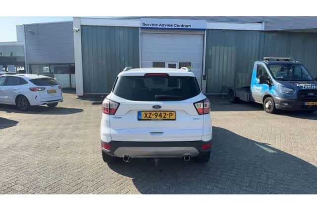 Ford Kuga (2019) thumbnail 3