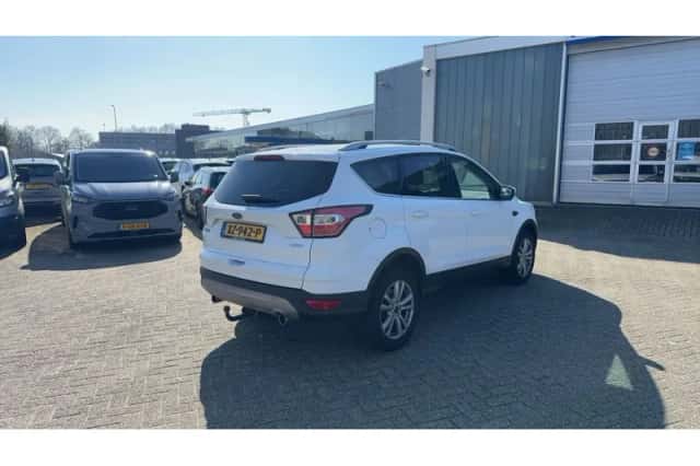 Ford Kuga (2019) thumbnail 4